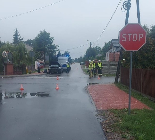 Na skrzyżowaniu koło kościoła w Groszowicach doszło do wypadku z udziałem dwóch samochodów osobowych.