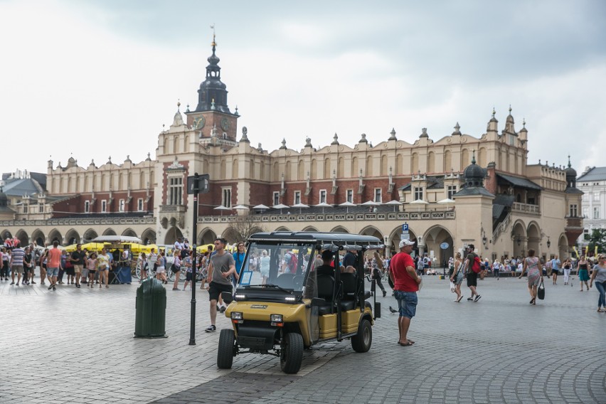 Meleksiarze ignorują nowe przepisy. Chaos w centrum Krakowa trwa