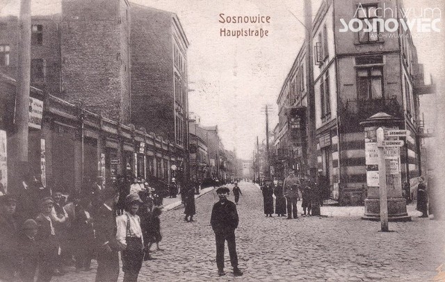 Pocztówki z starego Sosnowca często ukazują miasto, którego już nie ma - przynajmniej w formie, w jakiej zostały przedstawione na tych fotografiach. Zobacz kolejne zdjęcia. Przesuwaj zdjęcia w prawo - naciśnij strzałkę lub przycisk NASTĘPNE