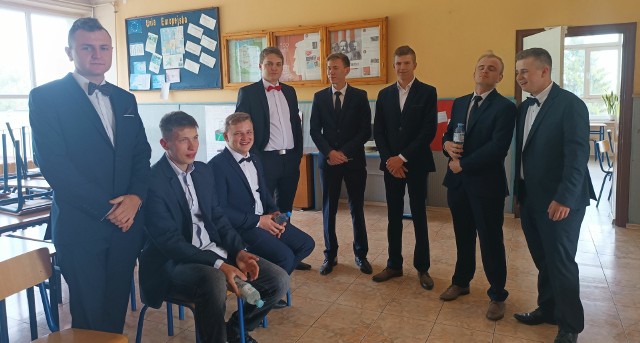 Uczniowie Zespołu Szkół Zawodowych w Skalbmierzu rozpoczęli maturę 2024