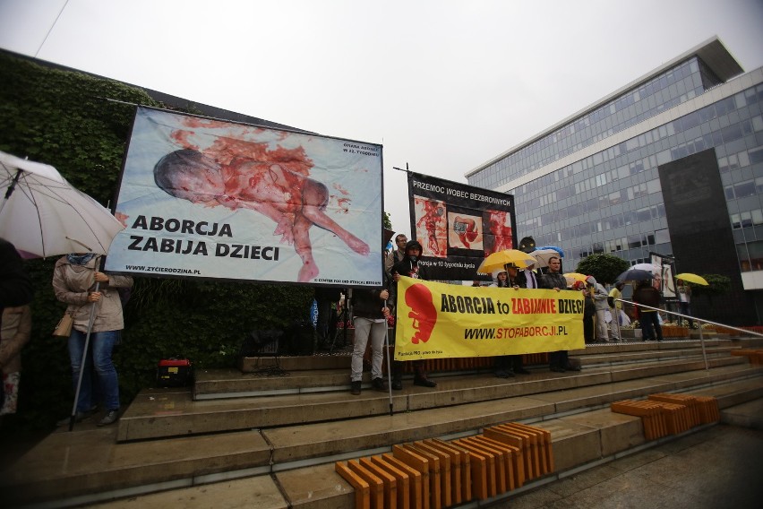 Biały protest na rynku w Katowicach