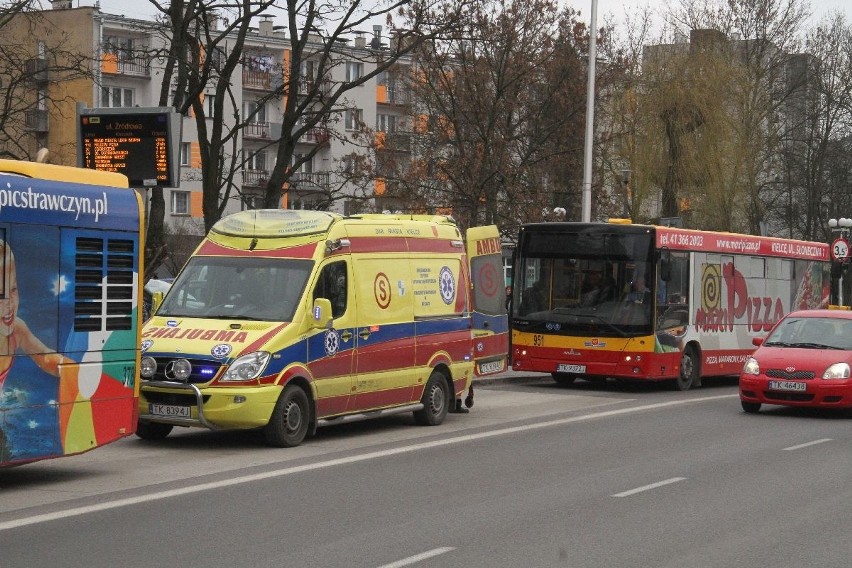 Wypadek w Kielcach. Autobus potrącił kobietę 