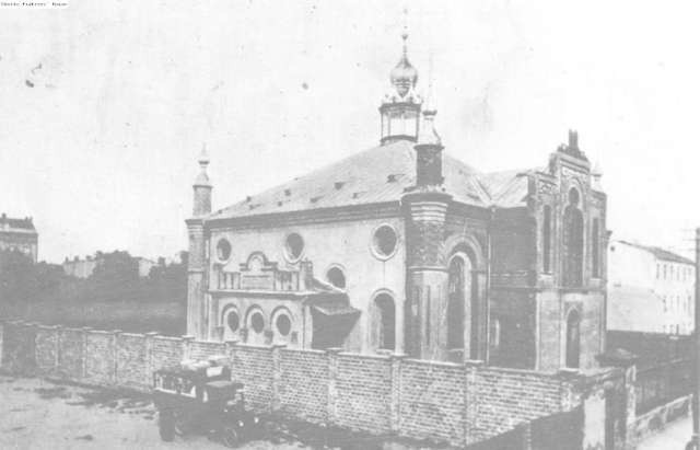 Jedna z dwóch włocławskich synagog, które do 1945 roku funkcjonowały w mieście. Na założonej przez uczniów stronie na Facebooku można znaleźć kilkanaście unikatowych fotografii. Są również wywiady i wspomnienia