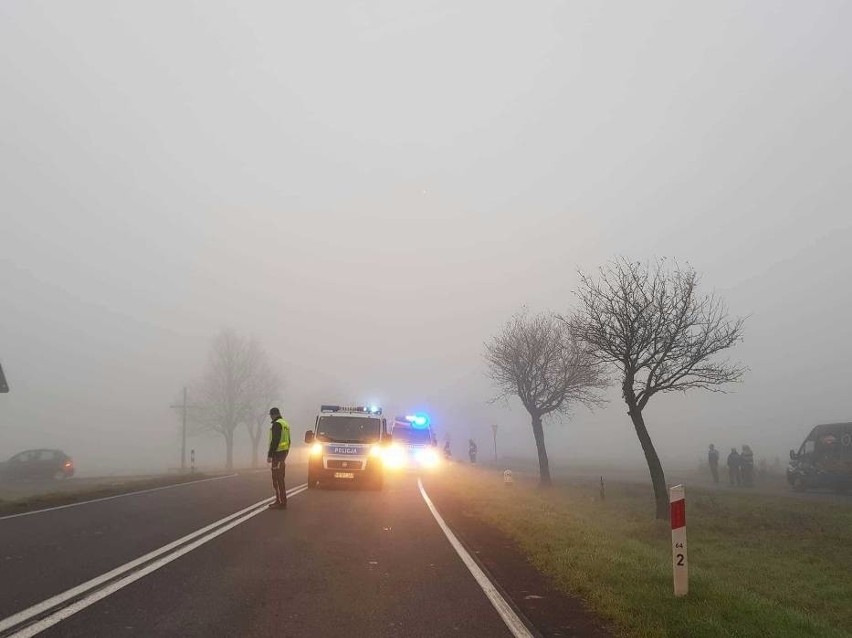 Wolenice: Motocyklista i motorowerzysta zderzyli się we mgle [ZDJĘCIA]