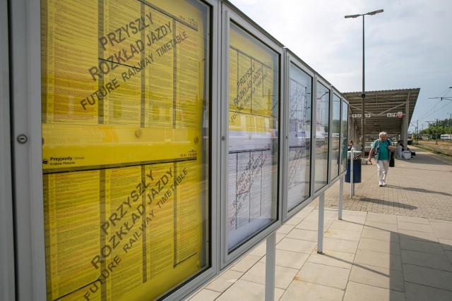 PKP Intercity wstrzymuje sprzedaż biletów kolejowych. Jeśli planujesz wyjazd na święta, na razie nie kupisz biletu na pociąg. Wszystko przez nowy rozkład jazdy, który wejdzie w życie w połowie grudnia.