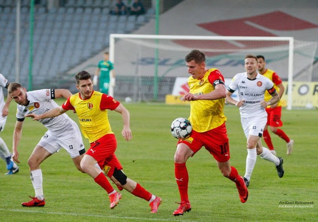 Piłkarze Korony Kielce pierwszy mecz rozegrają na wyjeździe z beniaminkiem, Skrą Częstochowa.