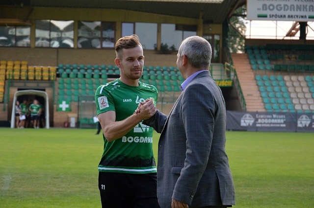 Mackiewicz (z lewej) podczas przedsezonowej prezentacji Górnika