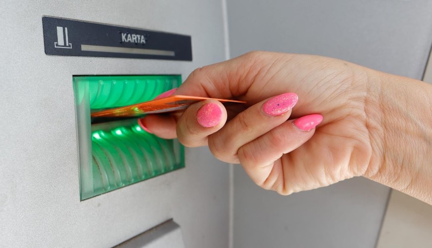 Wzrasta opłata za wypłacanie gotówki z bankomatów obcych...