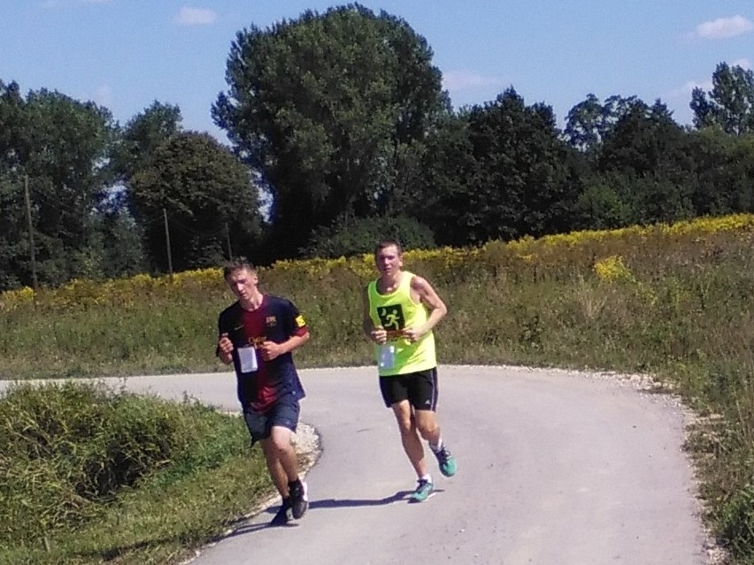 Pobiednik Mały. W tym roku uczestnicy półmaratonu POMAGAM będą biegać w różnych miejscach. Pomogą choremu mieszkańcowi