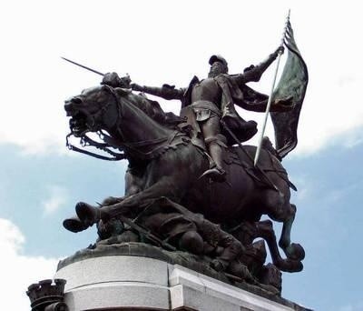 Pomnik św. Joanny d'Arc w Chinon. To w tutejszym zamku namawiała Karola VII do utworzenia armii dla wyzwolenia Francji spod okupacji Anglików. FOT. ARCHIWUM
