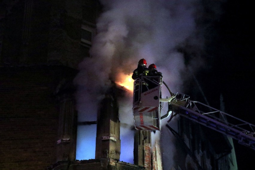 Tragiczny pożar przy ulicy Glinianej we Wrocławiu. Nie żyje kobieta (ZDJĘCIA)