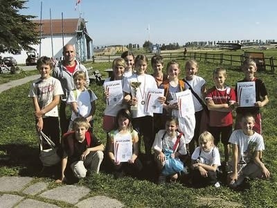 Zwycięzcy rywalizacji drużynowej Szkół Podstawowych, zawodnicy i zawodniczki z Gronkowa.