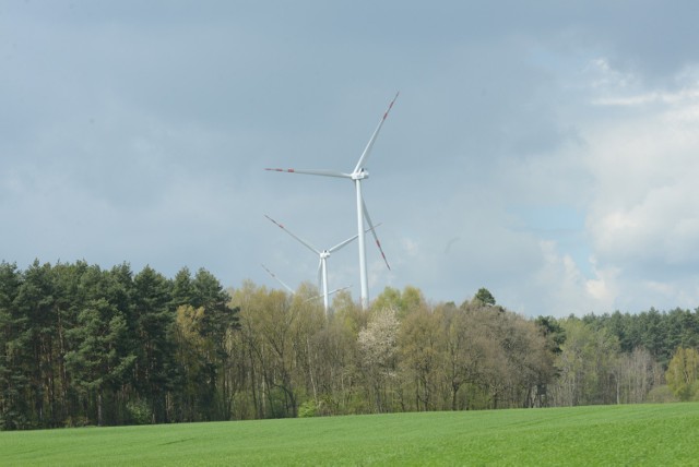 - Nie chcemy elektrowni wiatrowych 500 m od domów jednorodzinnych!  - mówią mieszkańcy.