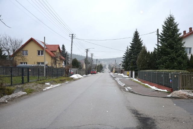 Niezbędny remont przejdzie ulica Kolonia w Dąbrowie od ulicy Kalinowej powyżej zjazdu w ulicę Barczańską.