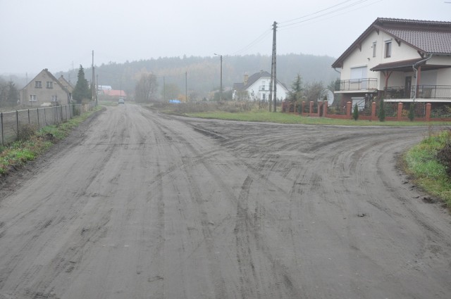 Ulica Polna w Starym Kurowie wkrótce zamieni się z szutrowej w asfaltową. Ponadto powstanie odwodnienie jezdni.