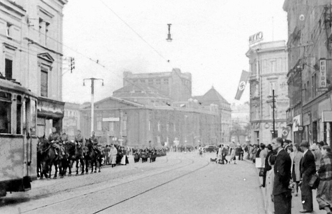 Wehrmacht na katowickim rynku 4 września 1939. Kawalerzyści...