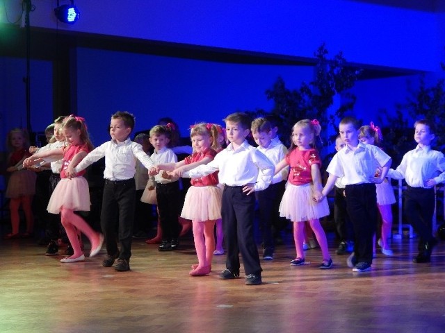 Dzieci pokazały jak się tańczy na ludową nutę!