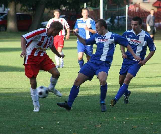 Piłkarze Sokoła Nisko przegrali na własnym boisku z Orłem Przeworsk 0:2 (0:1).