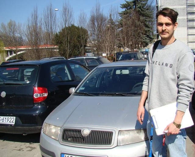 Parking na ul. Bulwary w Oświęcimiu jest cały dzień przepełniony