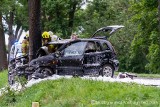 Wypadek na DK 22 w gminie Górzyca. Samochód uderzył w drzewo i stanął w płomieniach