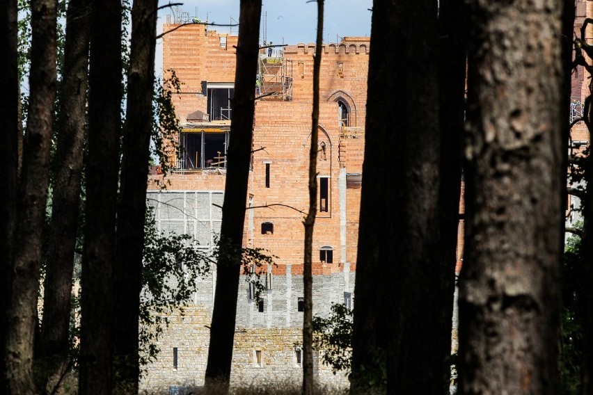 Stobnica: Poznańska spółka stawia olbrzymią budowlę w sercu...