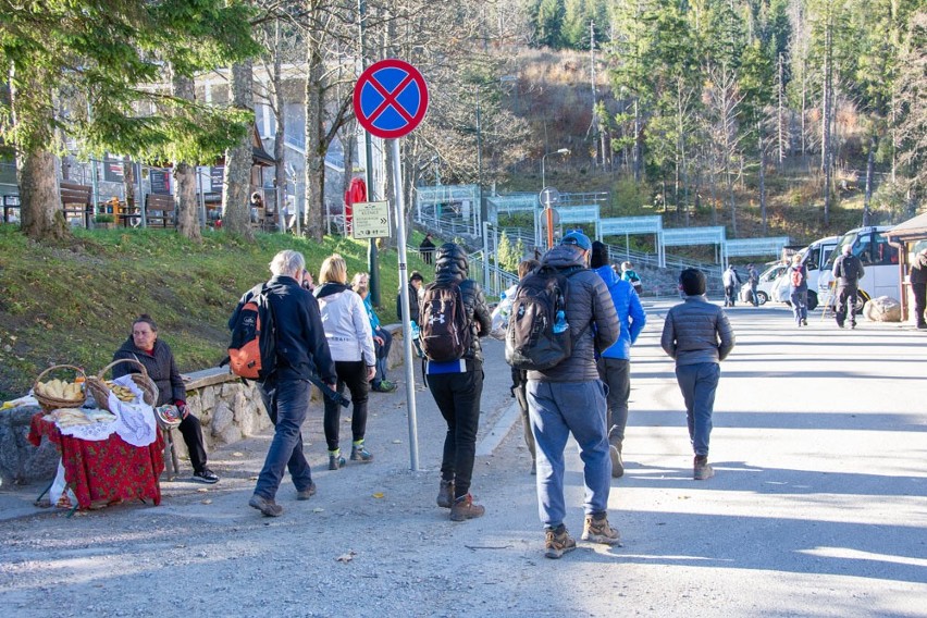 Zakopane. Znów pełno turystów. "Każdy weekend jest tłoczny. Sezon znacznie się wydłużył"