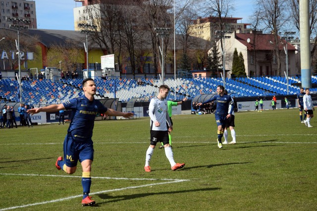 Grzegorz Goncerz, napastnik Stali Rzeszów zdobył w meczu z Wiślanami Jaśkowice bramkę, a także wywalczył rzut karny