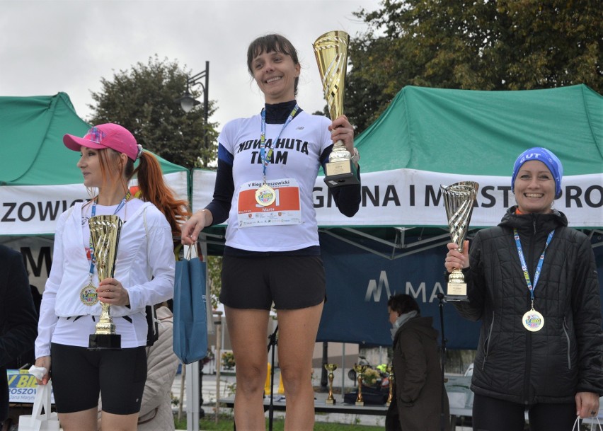 Najszybsze panie na 10 km. Od lewej Anna Kapłon, Marta Kopeć...