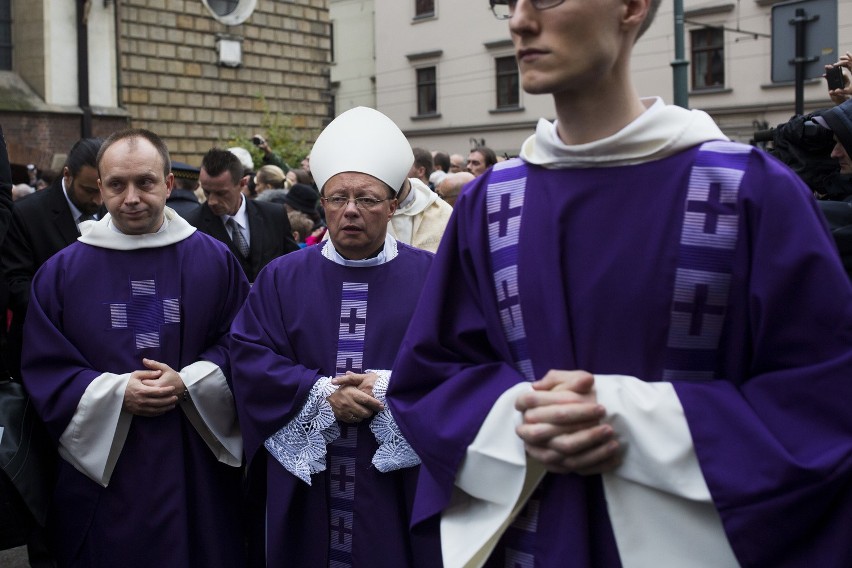 Pogrzeb Andrzeja Wajdy: uroczystości w bazylice ojców...