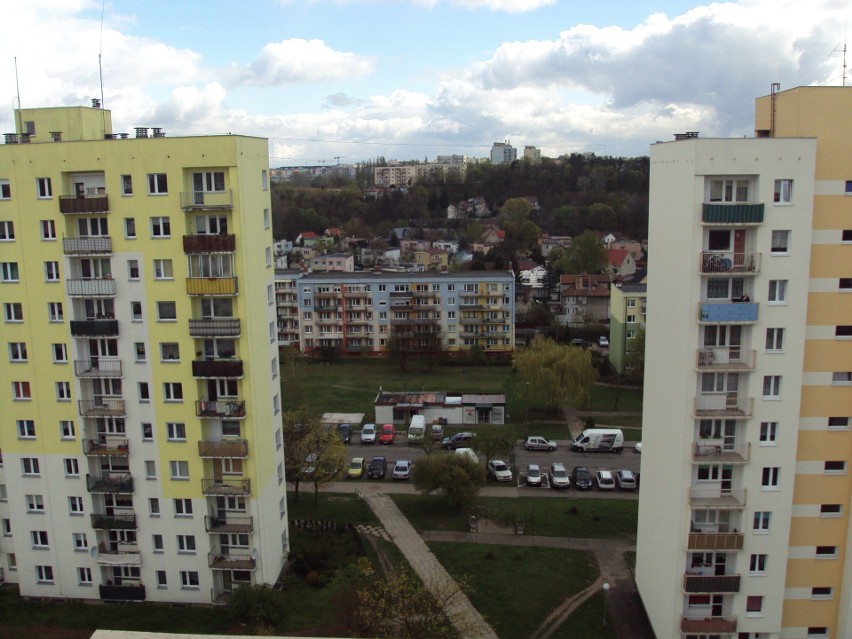 Mieszkańcy w liczbie ponad 100 zorganizowali spotkanie, aby...