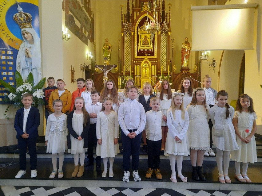 Uczniowie z Ujazdu śpiewali dla papieża. Przepiękny koncert w kościele w Iwaniskach. Zobacz zdjęcia