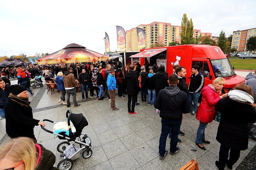II Festiwal Smaków Food Trucków w Szczecinie. Danie z wozu. Pyszności przy Azoty Arenie 