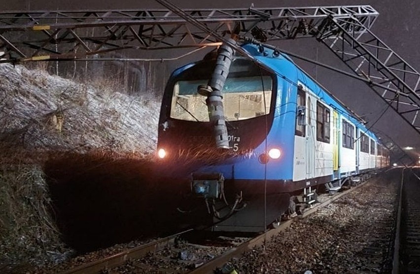 Wypadek na trasie Tychy - Katowice. Pociąg potrącił mężczyznę. Utrudnienia w ruchu