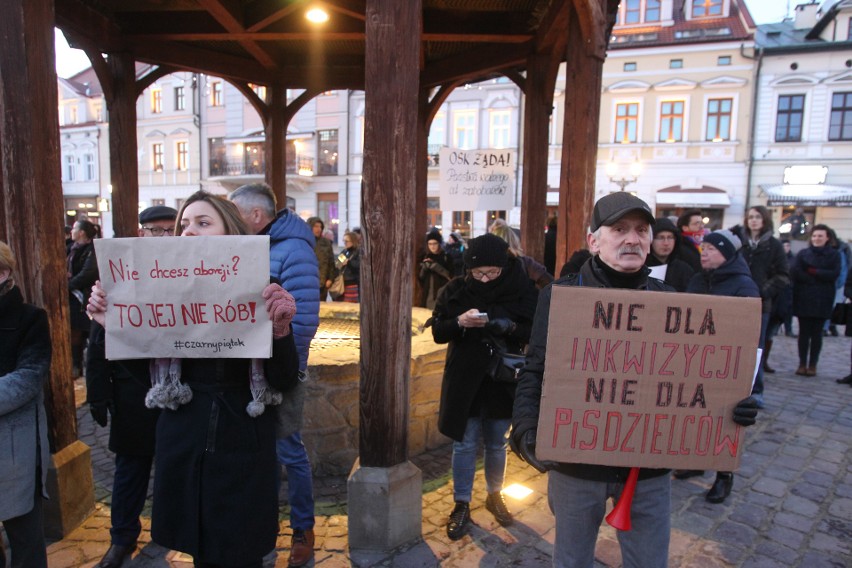 Na rzeszowskim Rynku podobnie jak wielu polskich miastach...