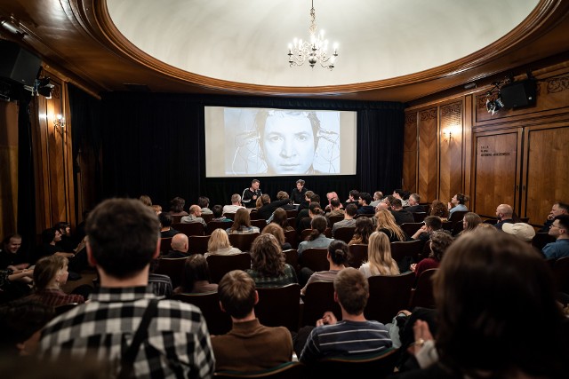 Kino Szkoły Filmowej w Łodzi znajduje się w budynku rektoratu uczelni przy ul. Targowej