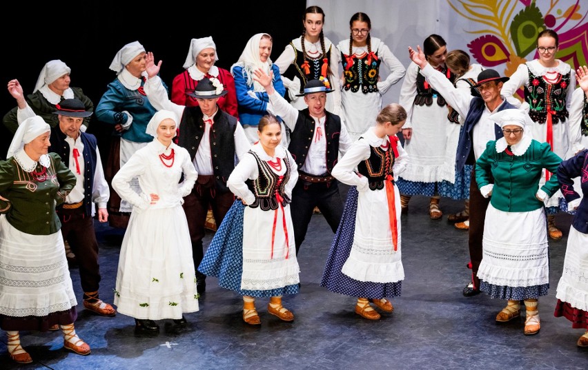 Dąbrowa Górnicza. Ruszył 13. Międzykulturowy Festiwal Folklorystyczny Zagłębie i Sąsiedzi w Pałacu Kultury Zagłębie. Ponad 1500 artystów