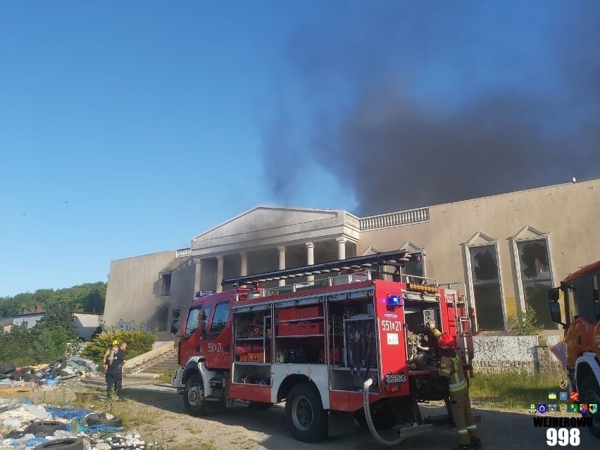 Pożar w opuszczonym budynku dawnego hotelu Murat w Redzie | ZDJĘCIA