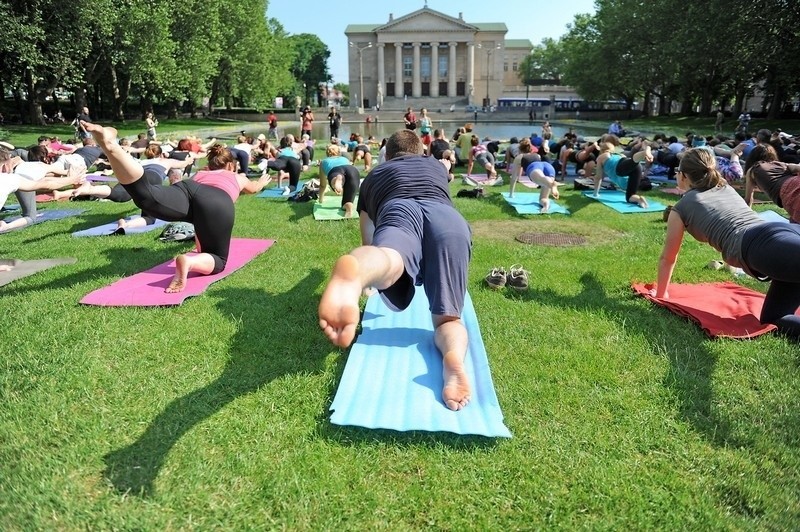 Joga przy fontannie