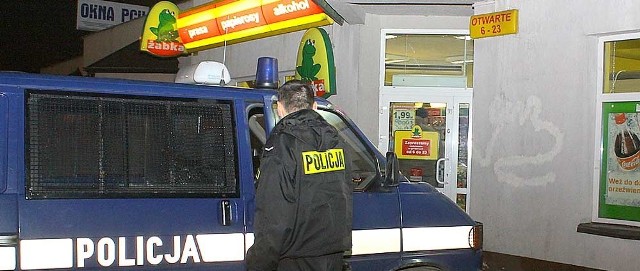 Napad miał miejsce w sklepie "Żabka" przy ul. Zwierzynieckiej w Tarnobrzegu.