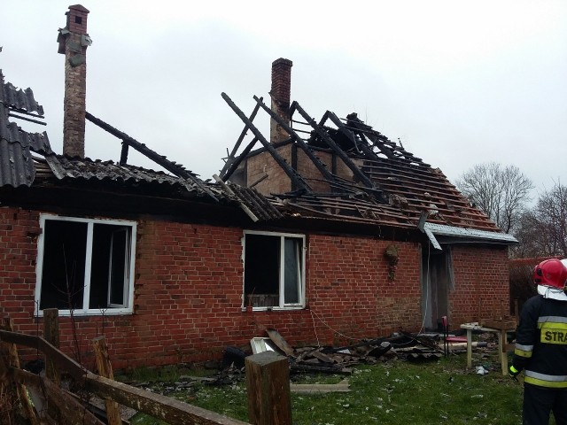 Pożar domu jednorodzinnego w Dębinie koło Ustki.