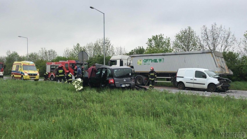 Jak wstępnie ustalili policjanci, 45-latek w renault...