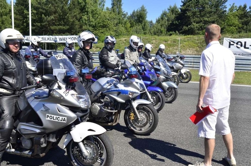 Ćwiczenia policjantów na Torze Poznań