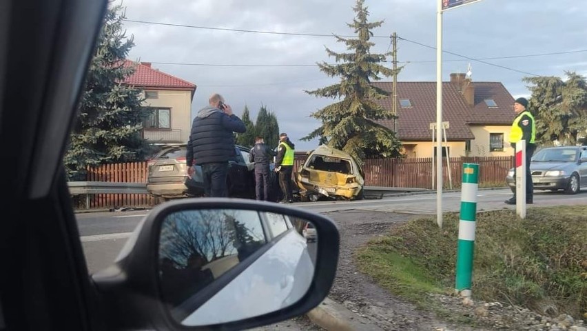 Wypadek czterech samochodów na drodze wojewódzkiej w...
