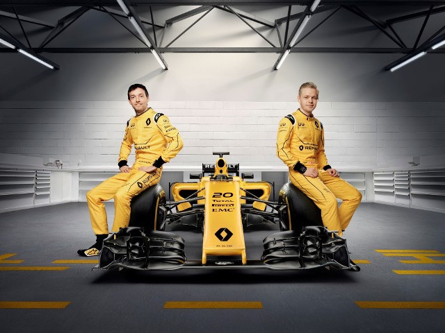 Zespół Renault Sport Formula One Team zaprezentował swoje nowe barwy, w jakich będzie walczył w tym sezonie w mistrzostwach świata Formuły 1. Prezentacja nowych barw, utrzymanych tradycyjnie w żółto-złotej i czarnej kolorystyce, miała miejsce w Melbourne. Fot. Renault