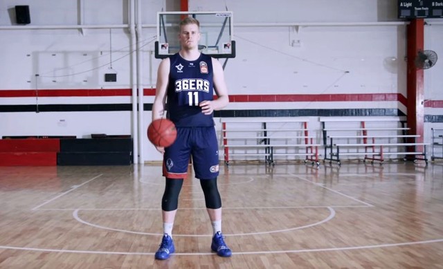 Harry Froling obecnie jest graczem Adelaide 36ers w lidze australijskiej NBL