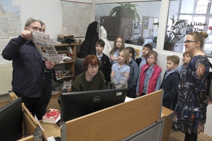 Pierwszaki ze szkoły katolickiej w Słupsku w redakcji GP24 [ZDJĘCIA]