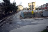 Kłopotliwe ogrodzenie na ulicach Kurdwanowa