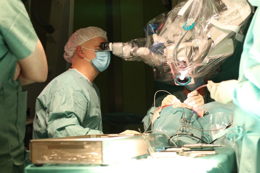 Operacja usunięcia rozległego guza podstawy czaszki u...