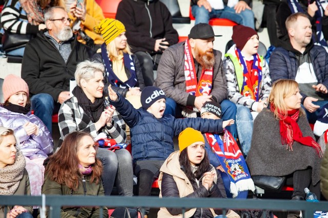 7.11.2021, stadion Prądniczanki: kibice na meczu amp futbolu Wisła Kraków - Legia Warszawa