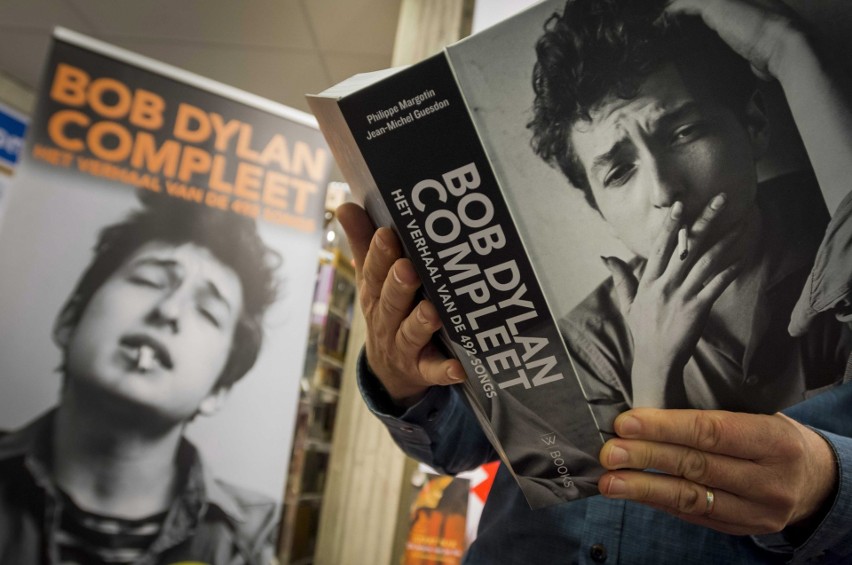 Amerykański piosenkarz Bob Dylan został nagrodzony...